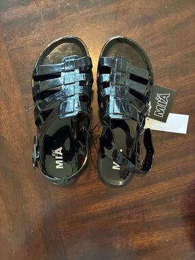 MIA Womens Glossy Black Jelly Sandals